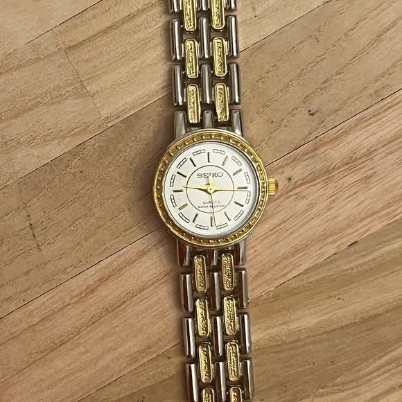 Seiko Ladies Watch Super RARE Vintage Two Tone Bracelet Beautiful White Dial - Picture 6 of 12